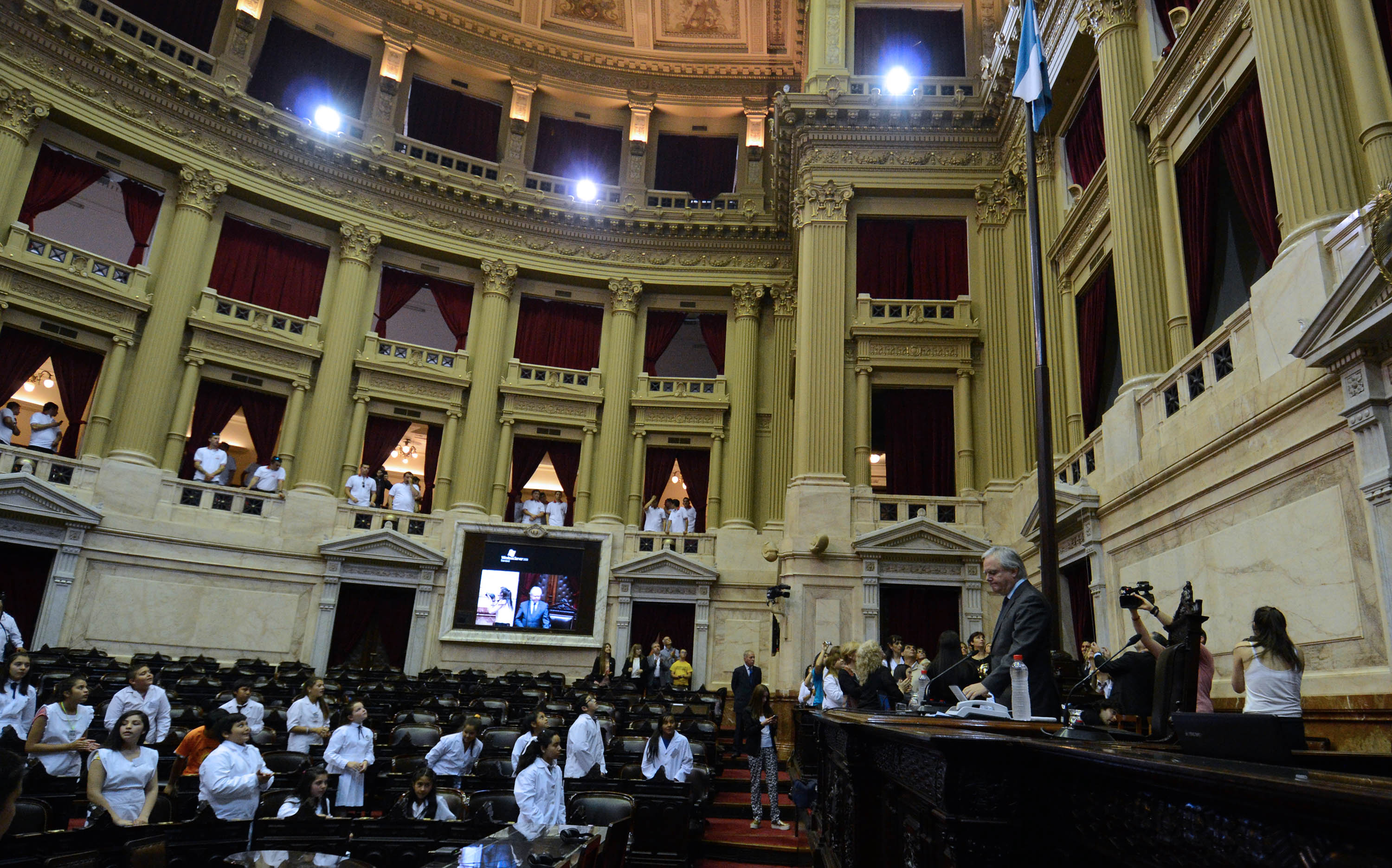 El parlamento nacional infantil sesionando (Sofía 