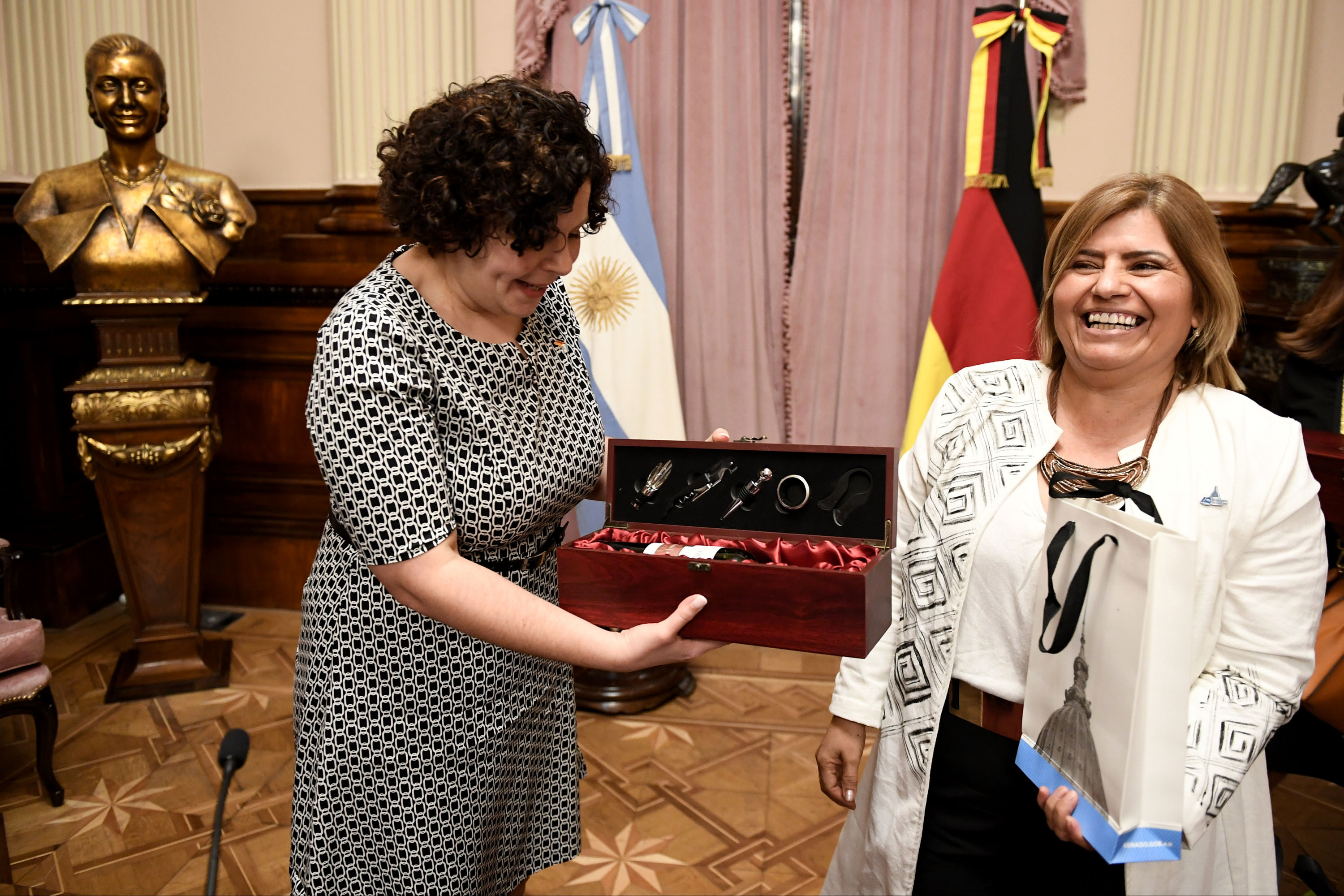 La Senadora María Clara Vega y la Dirección de Rel