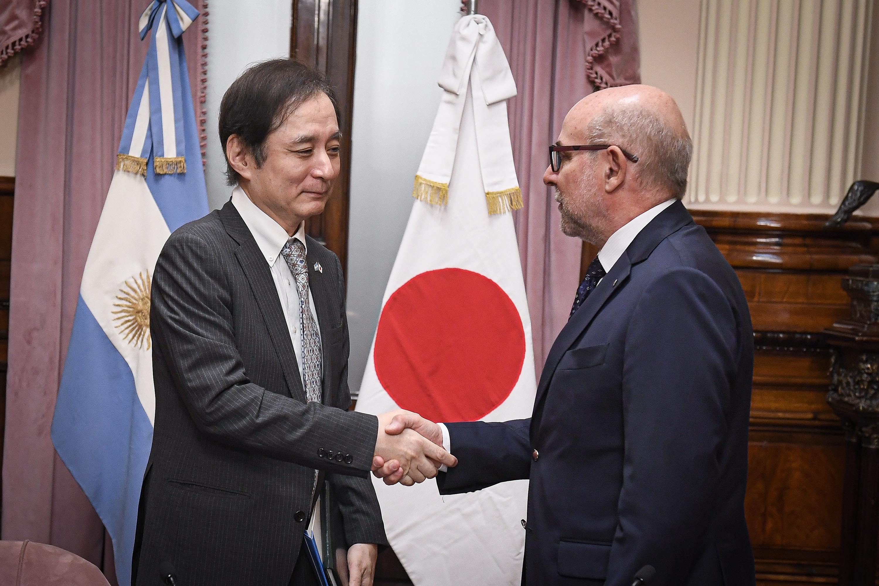 H.S.N. Evento. El Senador Flavio FAMA y el Embajador del Japón, S.E. YAMAUCHI Hiroshi.